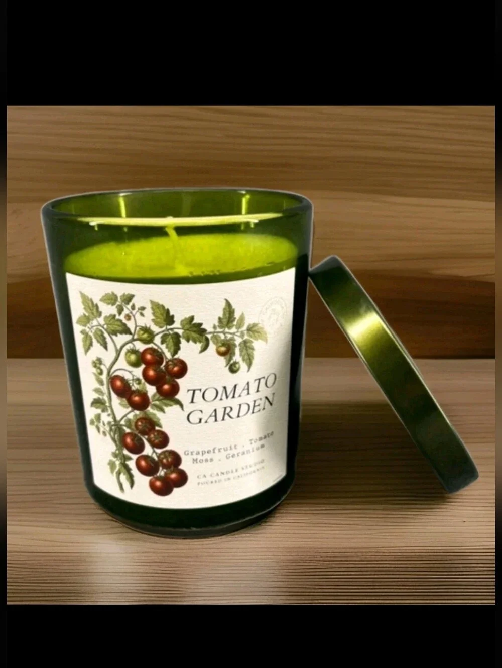 Leoben 9 Oz Candle Tomato Garden, Green Jar With Lid, White One Wick Candle